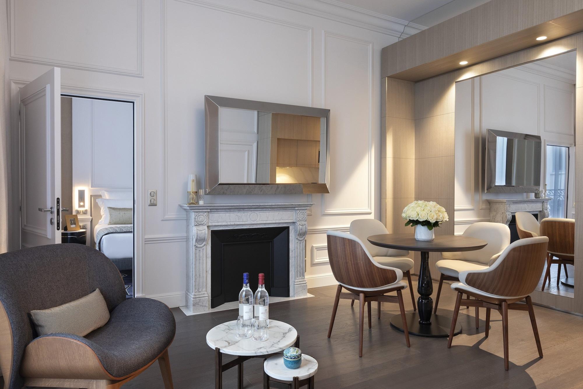 라 클레 샹젤리제 파리 바이 더 크레스트 컬렉션 외부 사진 The interior of a suite at the hotel