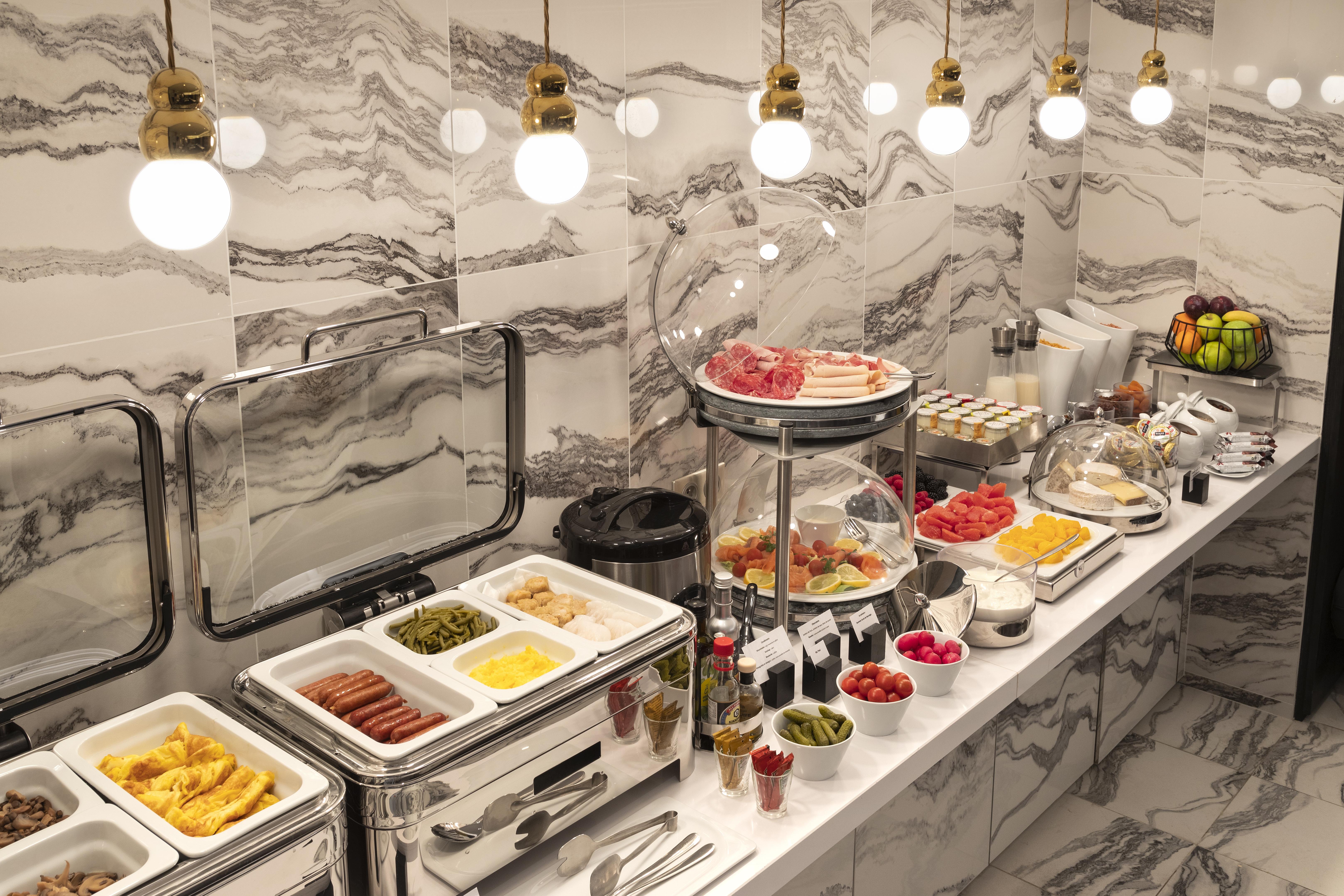 라 클레 샹젤리제 파리 바이 더 크레스트 컬렉션 외부 사진 A buffet at a hotel