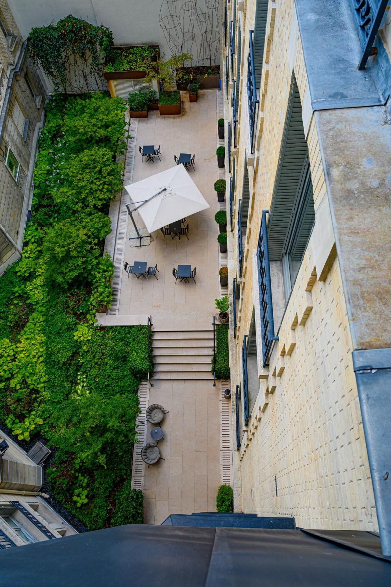 라 클레 샹젤리제 파리 바이 더 크레스트 컬렉션 외부 사진 The courtyard of the hotel