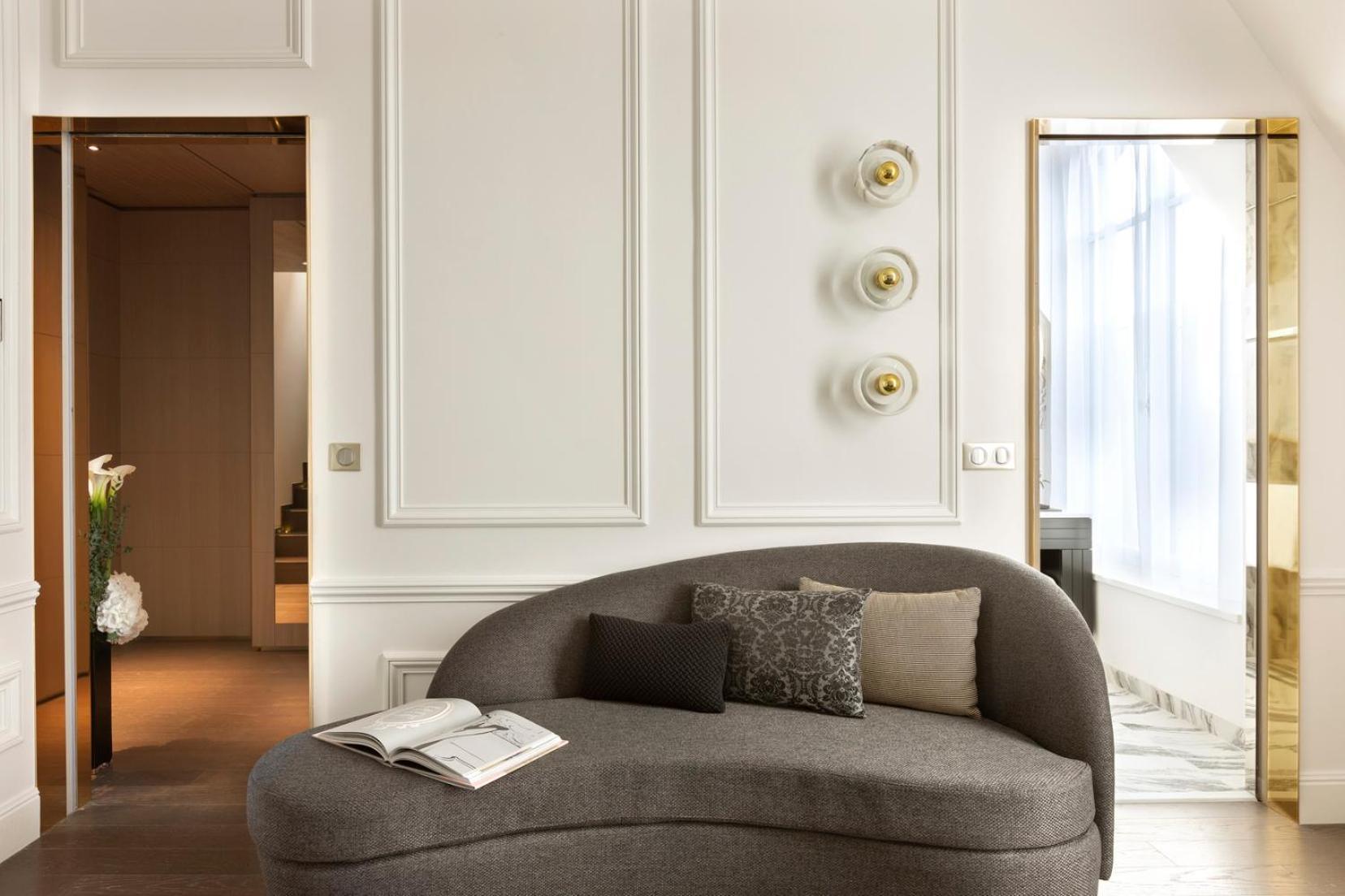 라 클레 샹젤리제 파리 바이 더 크레스트 컬렉션 객실 사진 A wall light